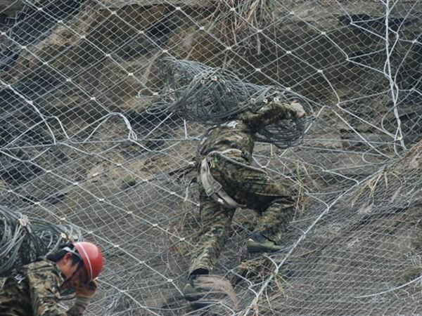 夷陵区莲沱桥头左岸危岩主动边坡防护网治理工程